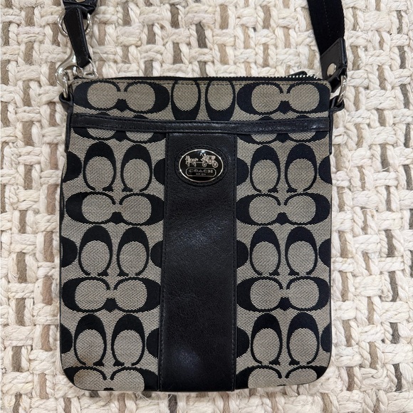 Vintage Coach Crossbody Bag - Picture 3 of 12